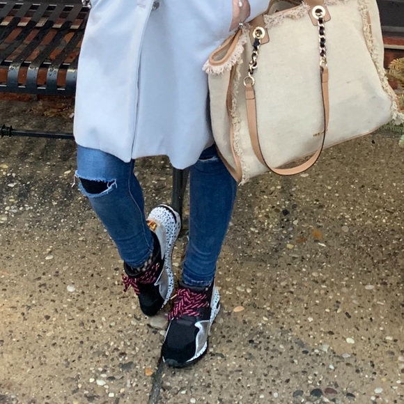 Sneakers - Picture 3 of 6